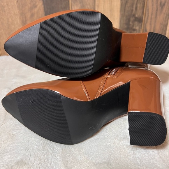 Wild Pair  Womens Becci Cognac Patent Zipper Booties Shoes 5M - Picture 4 of 6